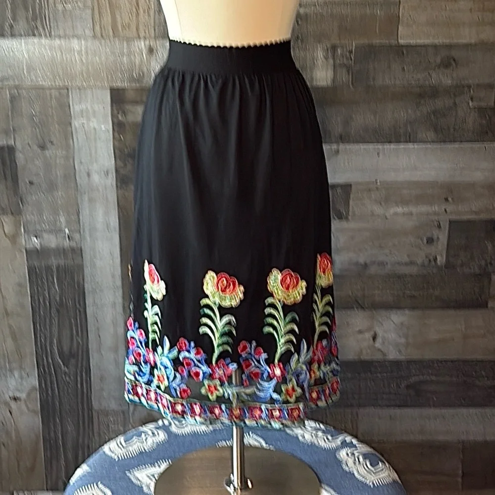 Floral embroidered black midi skirt medium fiesta festival resortwear party